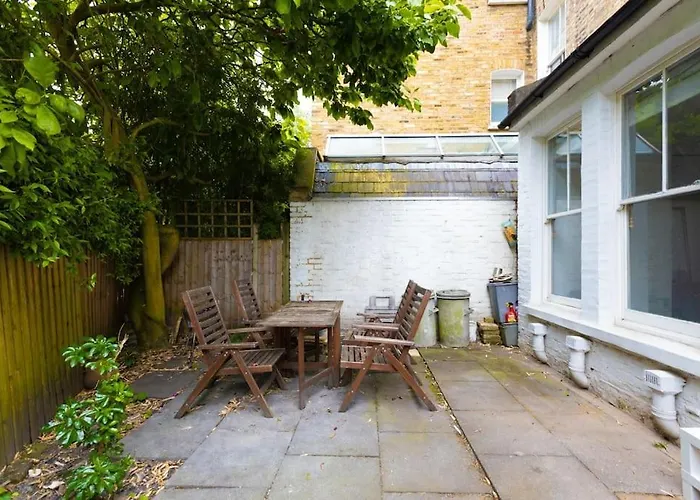 Lovely Garden Flat In Central London
