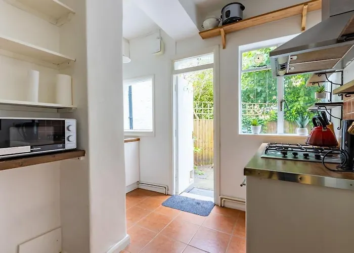 Lovely Garden Flat In Central London